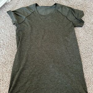 lululemon athletica Gray Short Sleeve Tee